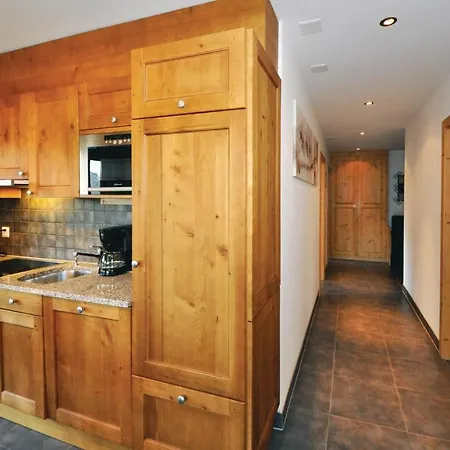 Hauts De R56a-7 Apartment *
